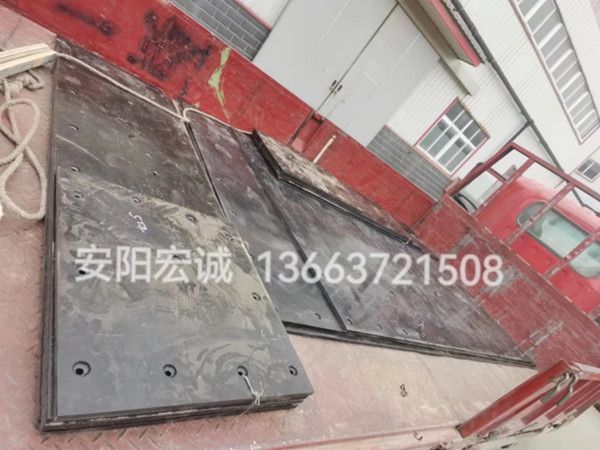 自卸車車底滑板發(fā)貨南寧，安陽宏誠自卸車車底滑板卸車沒煩惱！